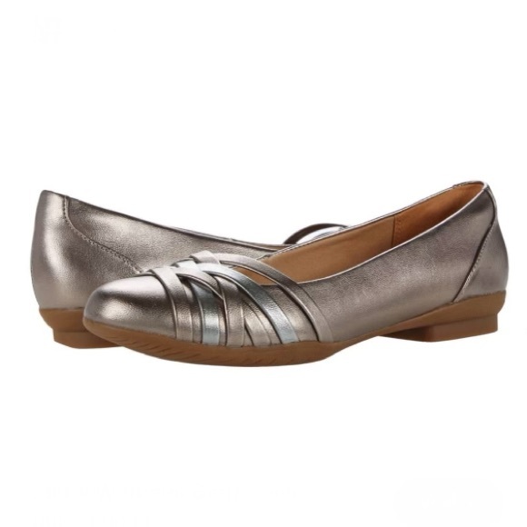 NWOT Clarks Sara Clover Flat - Picture 3 of 16